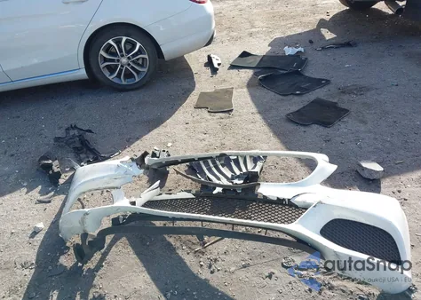 2016 Mercedes-Benz C 300 z USA, uszkodzony, nr VIN 55SWF4JB0GU119144